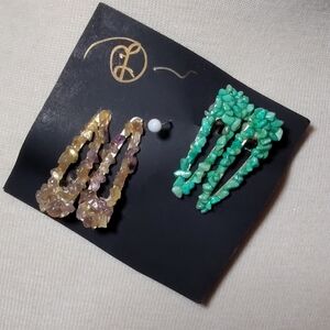 Turquoise And Natural Hair Clip Set with Chipped Gemstone Accents NWOT